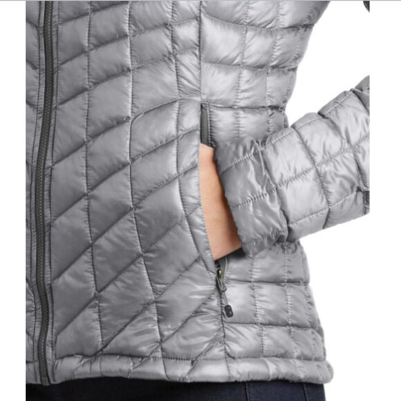 North Face® $100 off❤️Ladies Thermoball™ Trekker Jacket - Picture 2 of 12